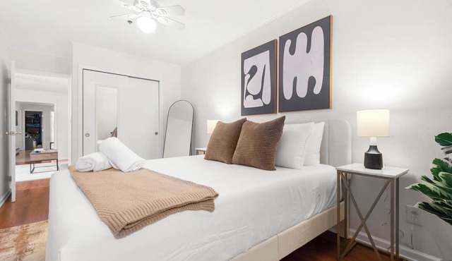 Spacious 3BR FREE Parking Min to NYC Sleeps up to 10 W/D