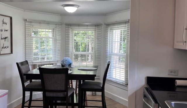 Charming 2-bedroom Cottage with AC and WiFi in Pilot Mountain