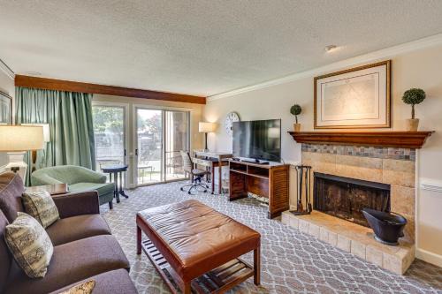 Pool & Marina Access! Condo Close to Busch Gardens