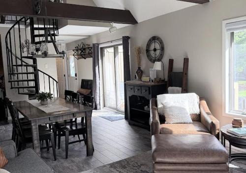 Haney Hideaway Warm and Welcoming Peek N Peak Condo Close to Lift 8 Sleeps 10