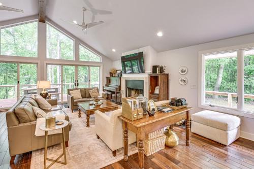 Riverwood: South Haven Retreat on 10 Acres