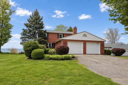 Lakefront Home in Madison - Private Beach