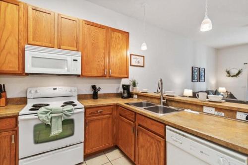 Discounts on Caribbean-Inspired Bahama Bay Resort Condo 3BR Near Disney with Pools Beach