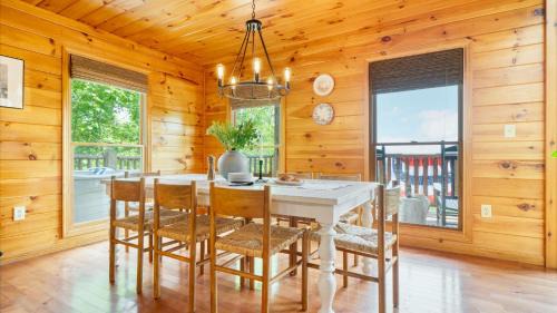 Hollows Haven by AvantStay in Gatlinburg
