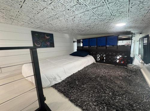 Tiny Hamptons, No Pet Fees, Main Floor Bed! in Clermont