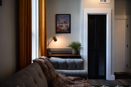 HostWise Stays - The Grandview - Great City Views - Private Parking in Pittsburgh