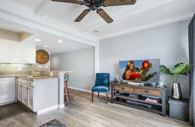 🏖️Garden View Kona Condo w/Ocean Peek | Casa 221 in Kailua Kona